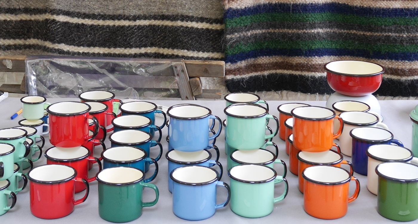 Emaille servies travel essentials