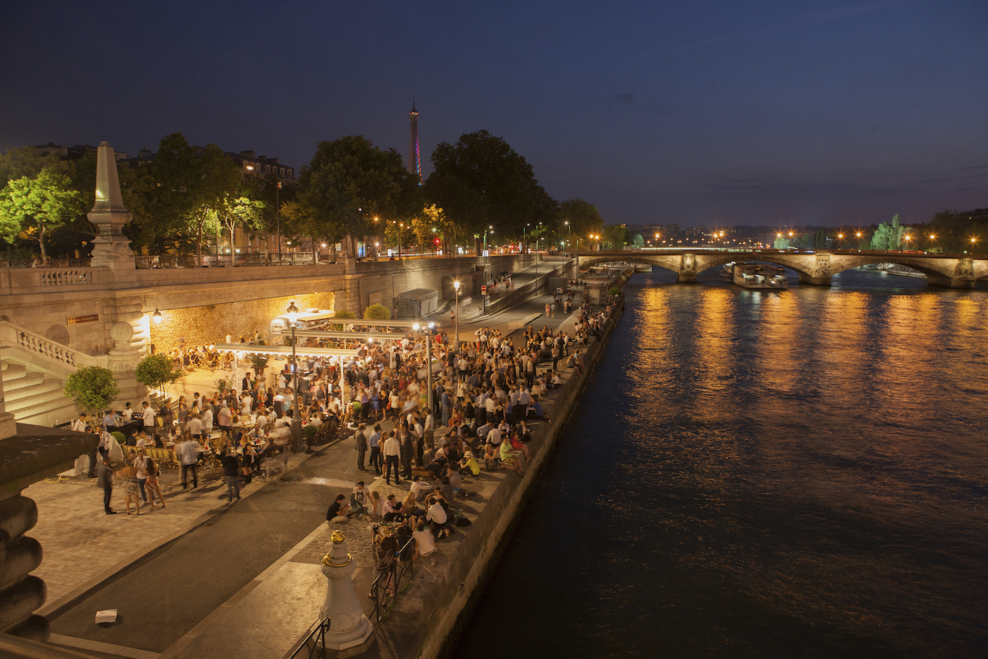 quai seine avond parijs drankjes doen